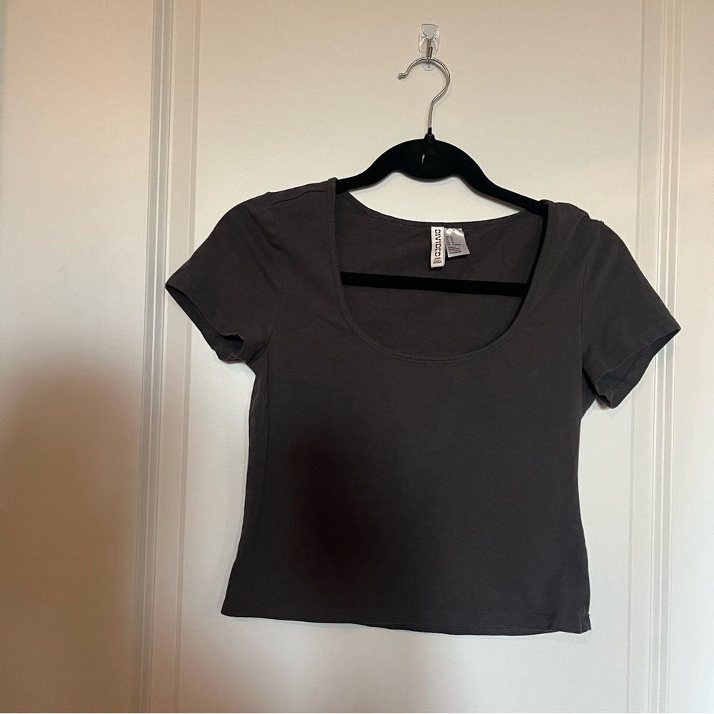 H&M Gray Scoop Neck Short Sleeve Tee